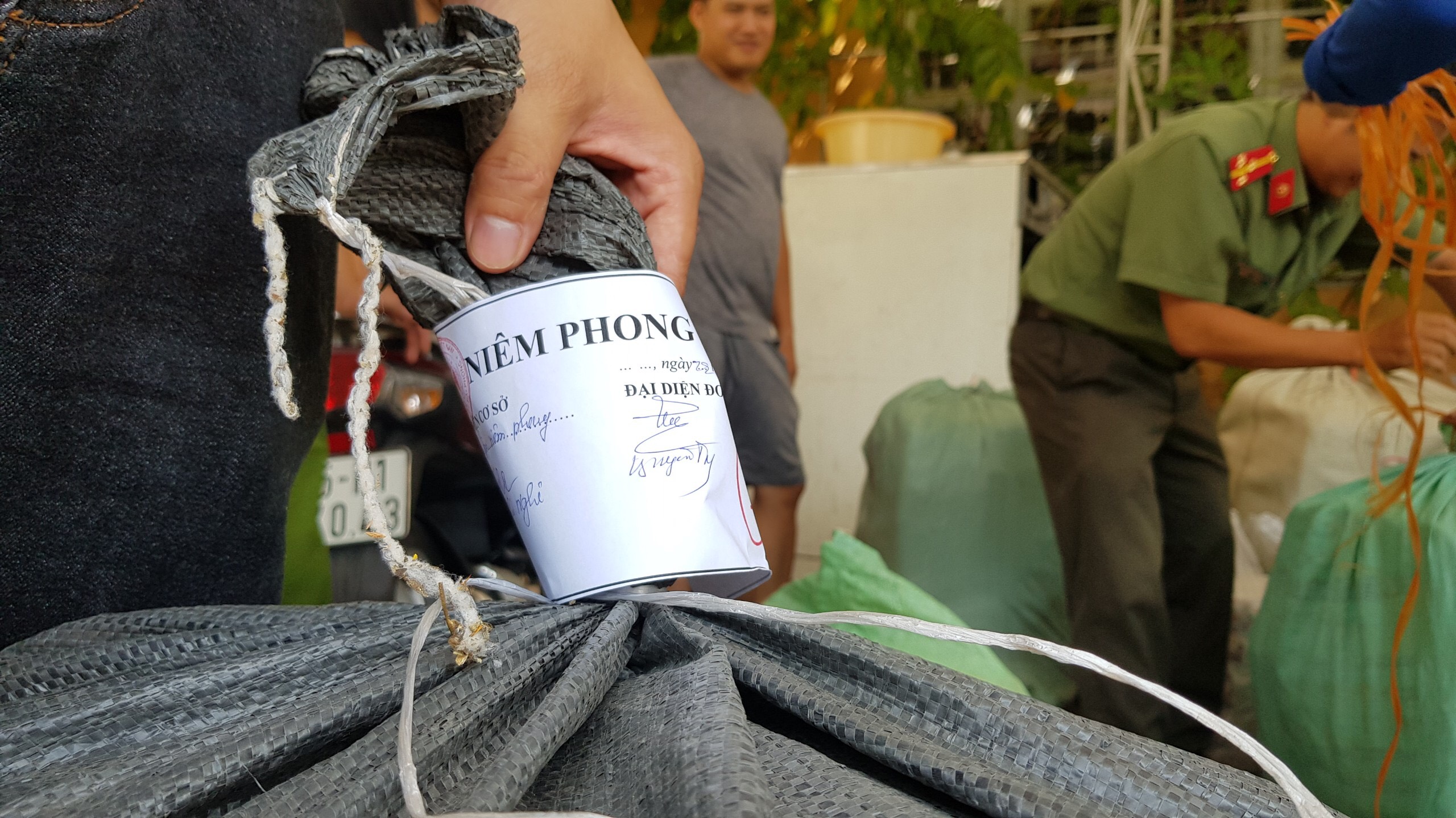 Niêm phong gần 600 kg thuốc nam của bà Nguyễn Thị Nghê