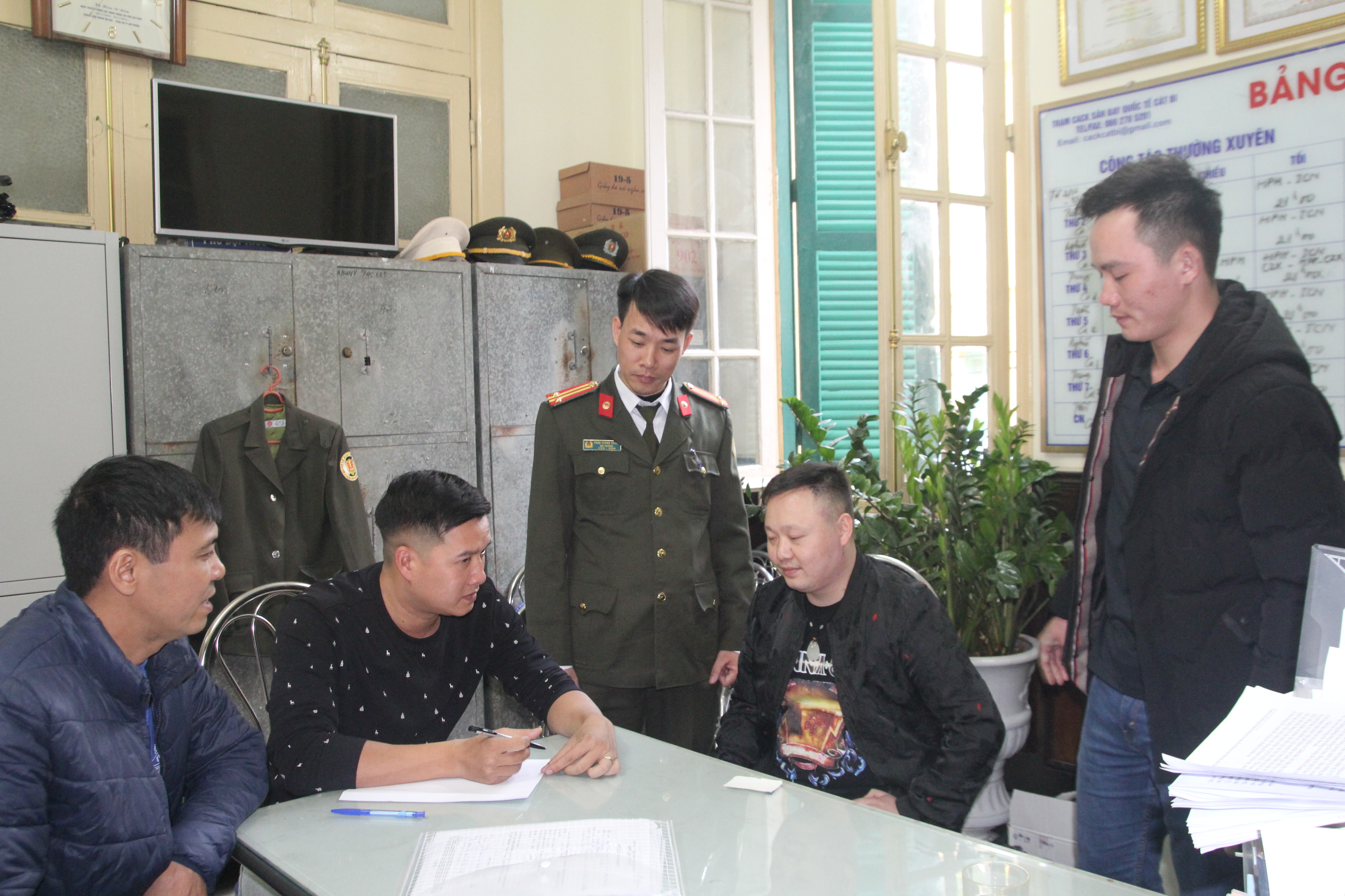 Phát hiện và bắt giữ đối tượng truy nã người Trung Quốc tại cửa khẩu hàng không quốc tế Cát Bi