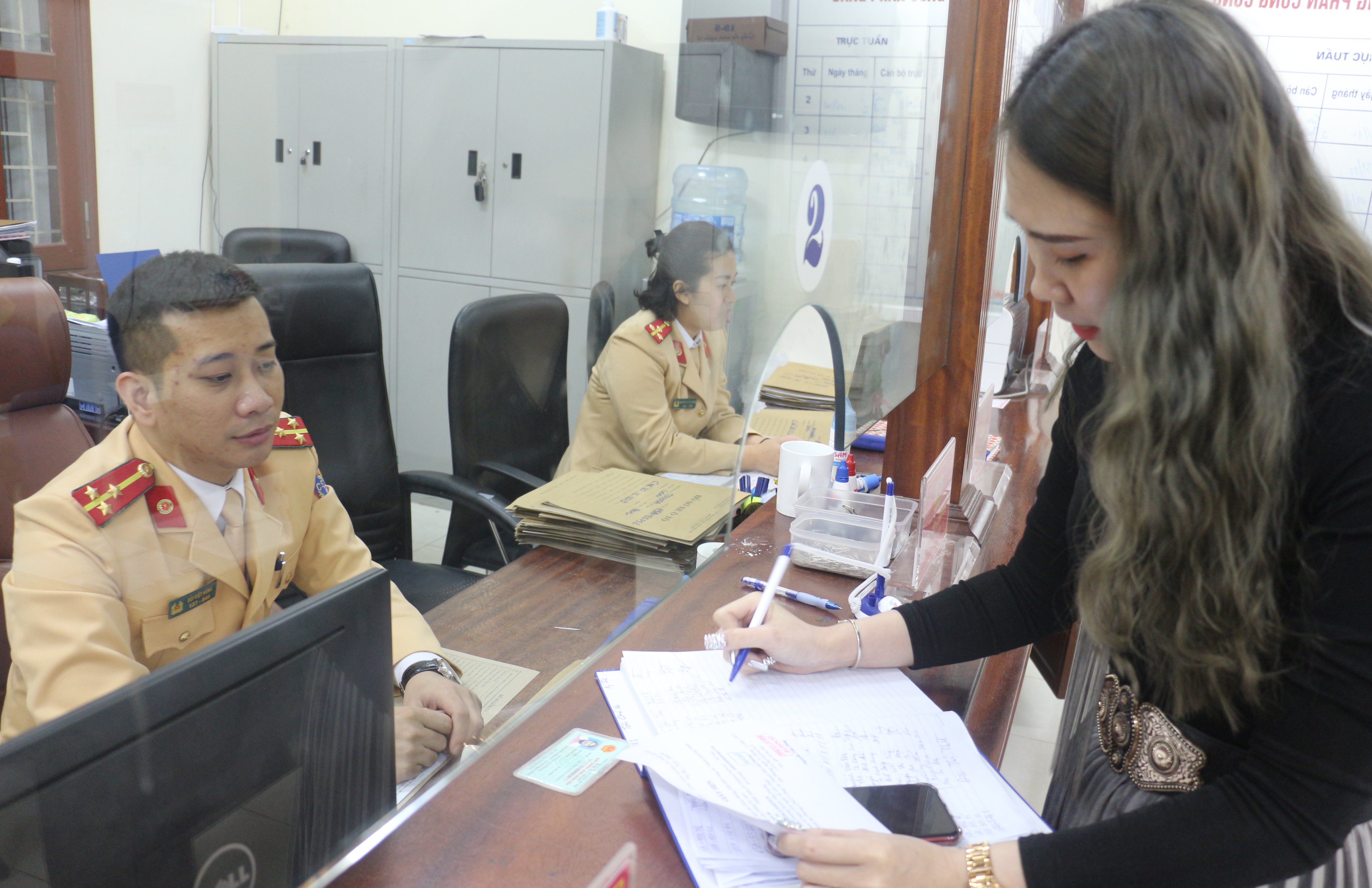 Phòng CSGT đường bộ - đường sắt: Nâng cao chất lượng phục vụ nhân dân 