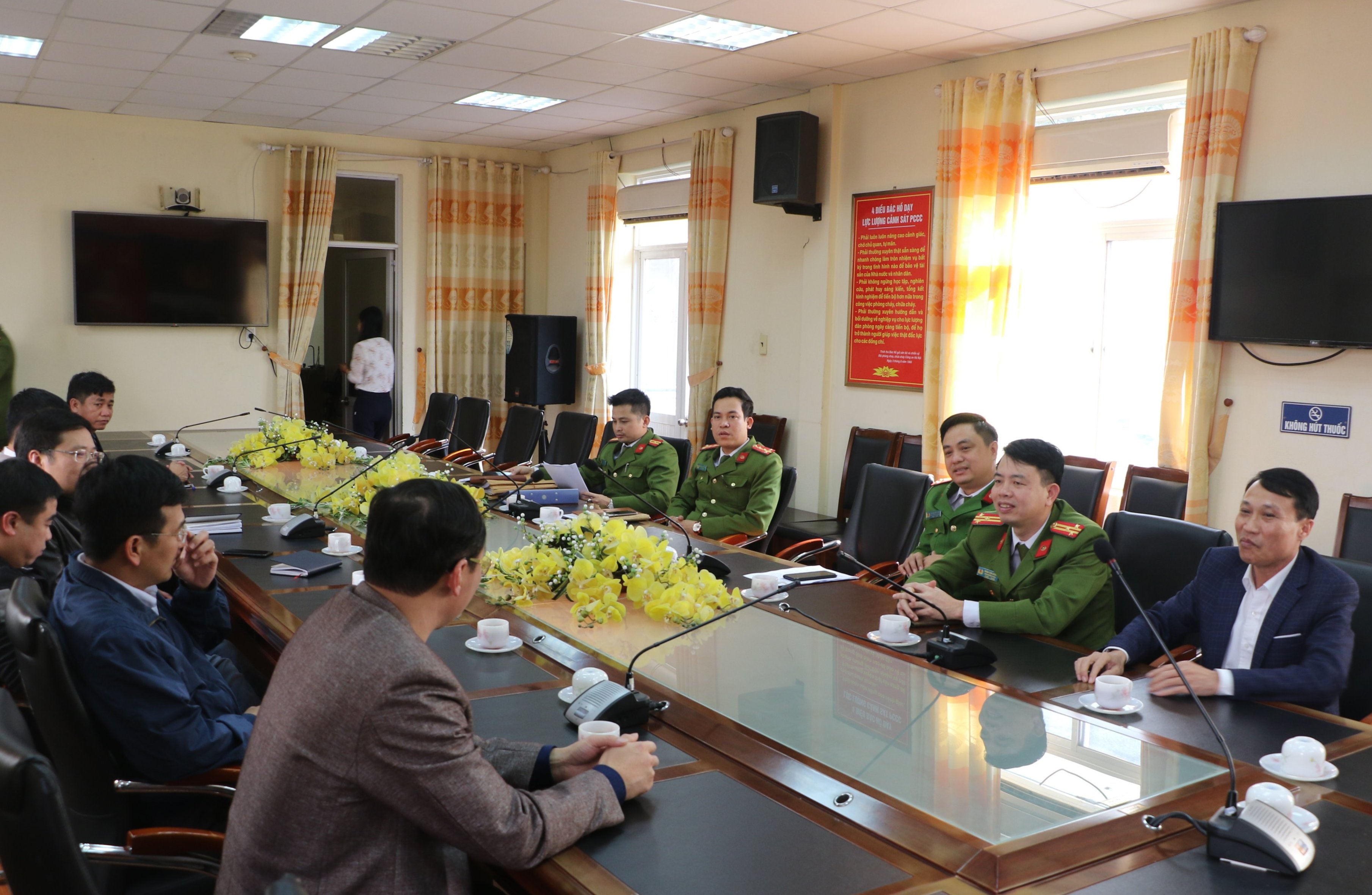 Phòng Cảnh sát PCCC và CNCH - Công an tỉnh Sơn La học tập kinh nghiệm về công tác PCCC và CNCH tại Hải Phòng