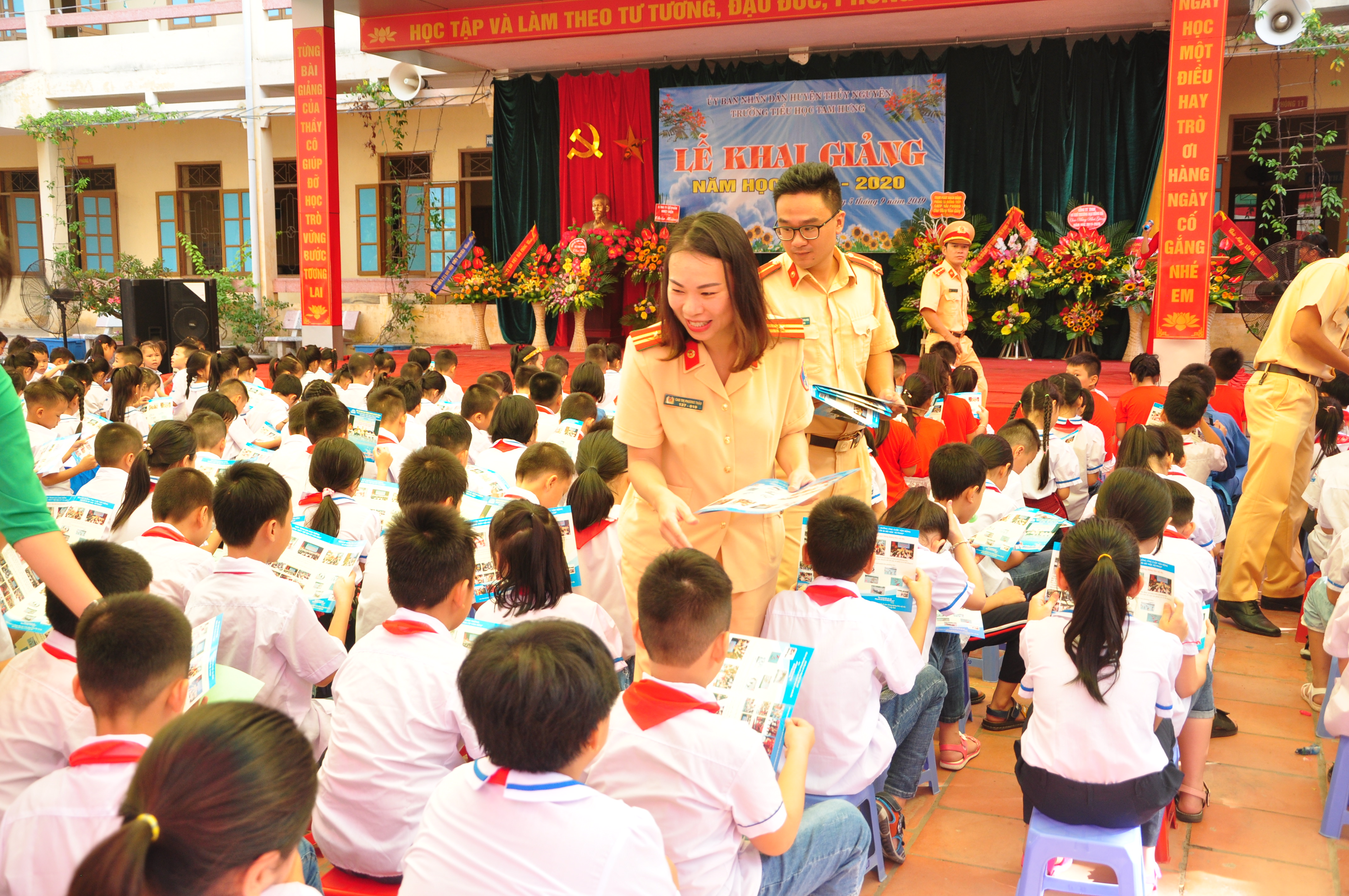 Phòng Cảnh sát đường thủy tuyên truyền bảo đảm TTATGT cho học sinh Trường Tiểu học Tam Hưng năm học 2019-2020