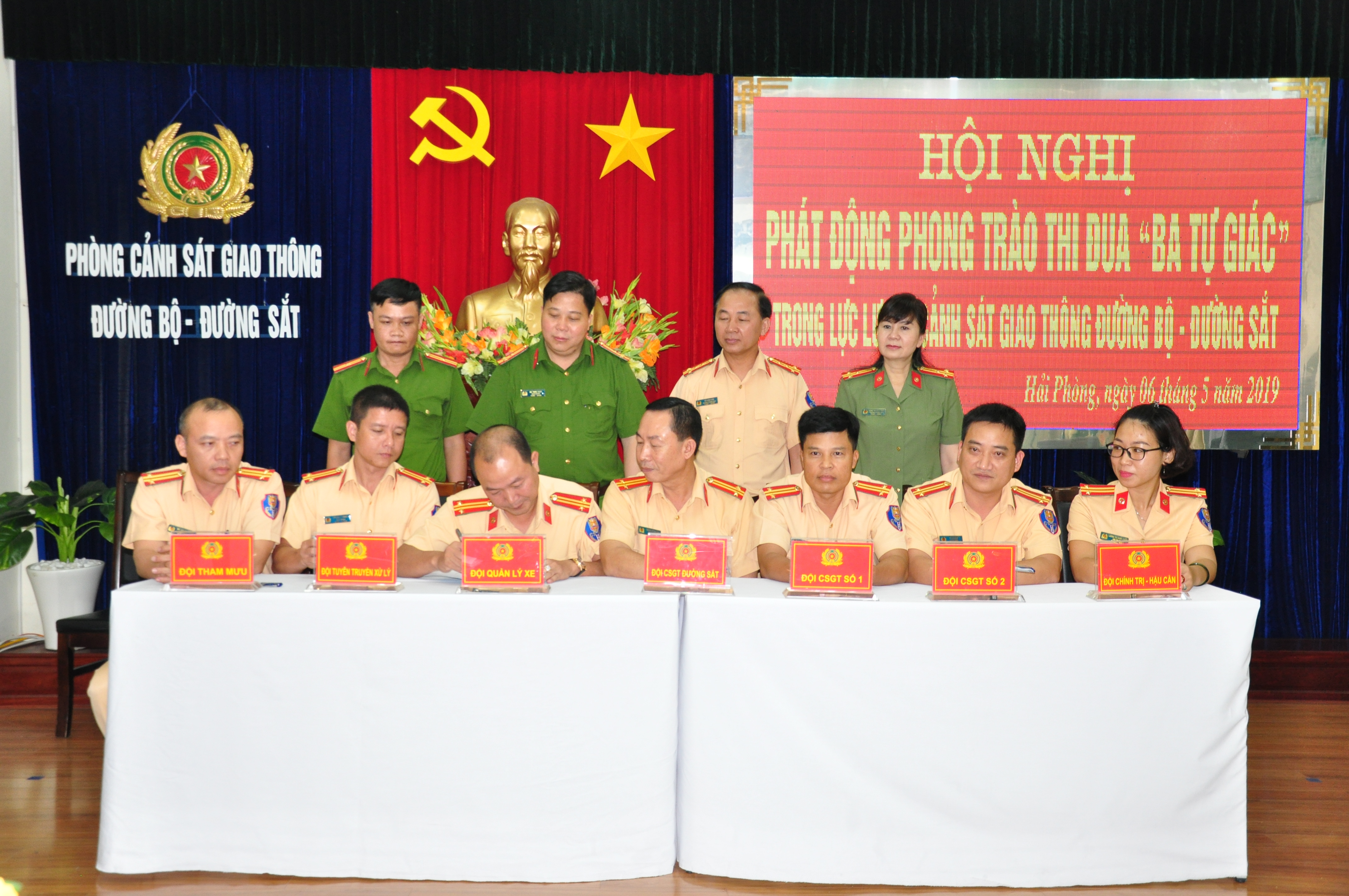 Phòng Cảnh sát giao thông đường bộ - đường sắt phát động phong trào thi đua “Ba tự giác”