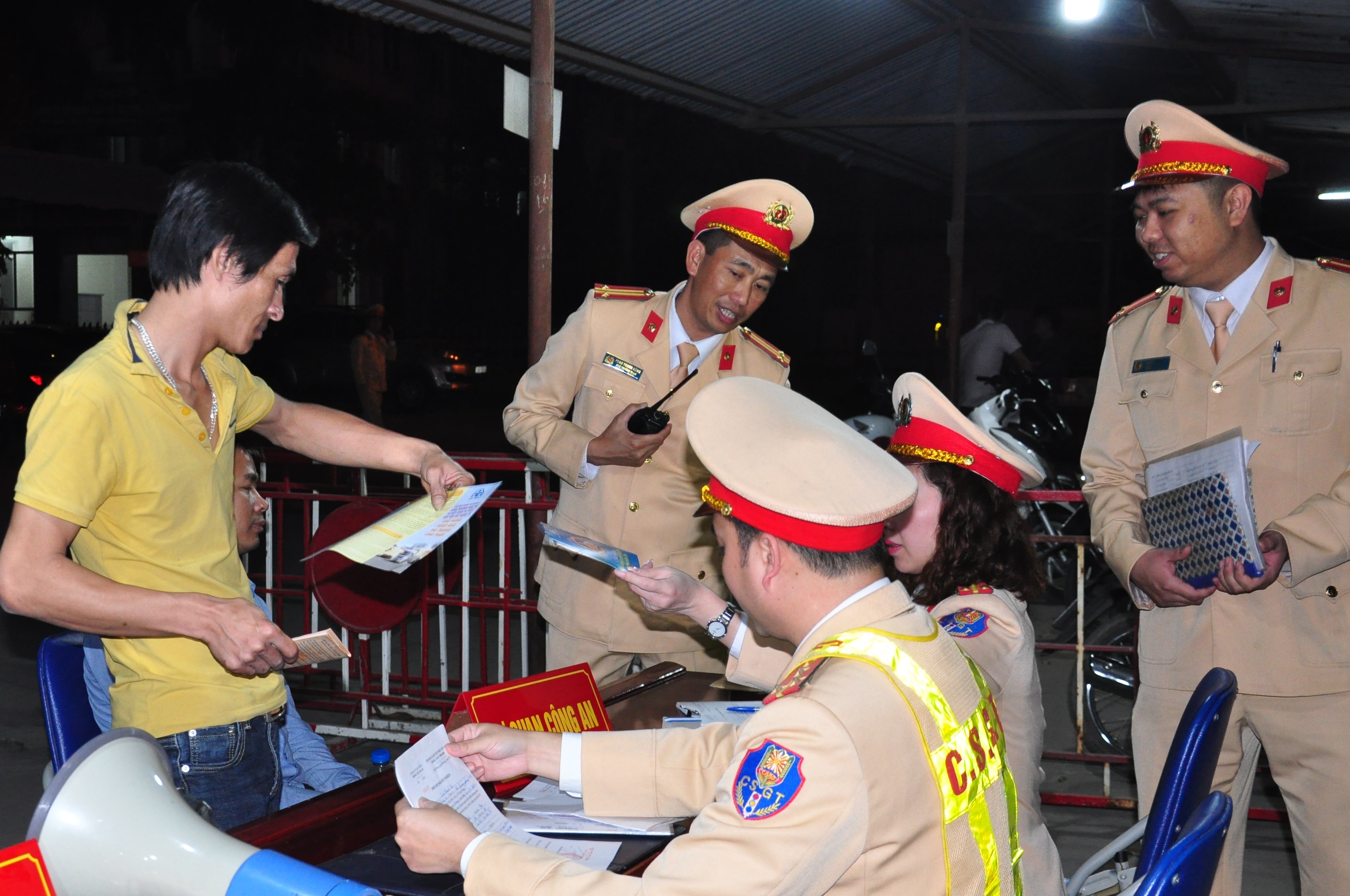 Phòng Cảnh sát giao thông đường bộ – đường sắt: Tiếp tục thực hiện chuyên đề xử lý xe đầu kéo vi phạm trật tự an toàn giao thông