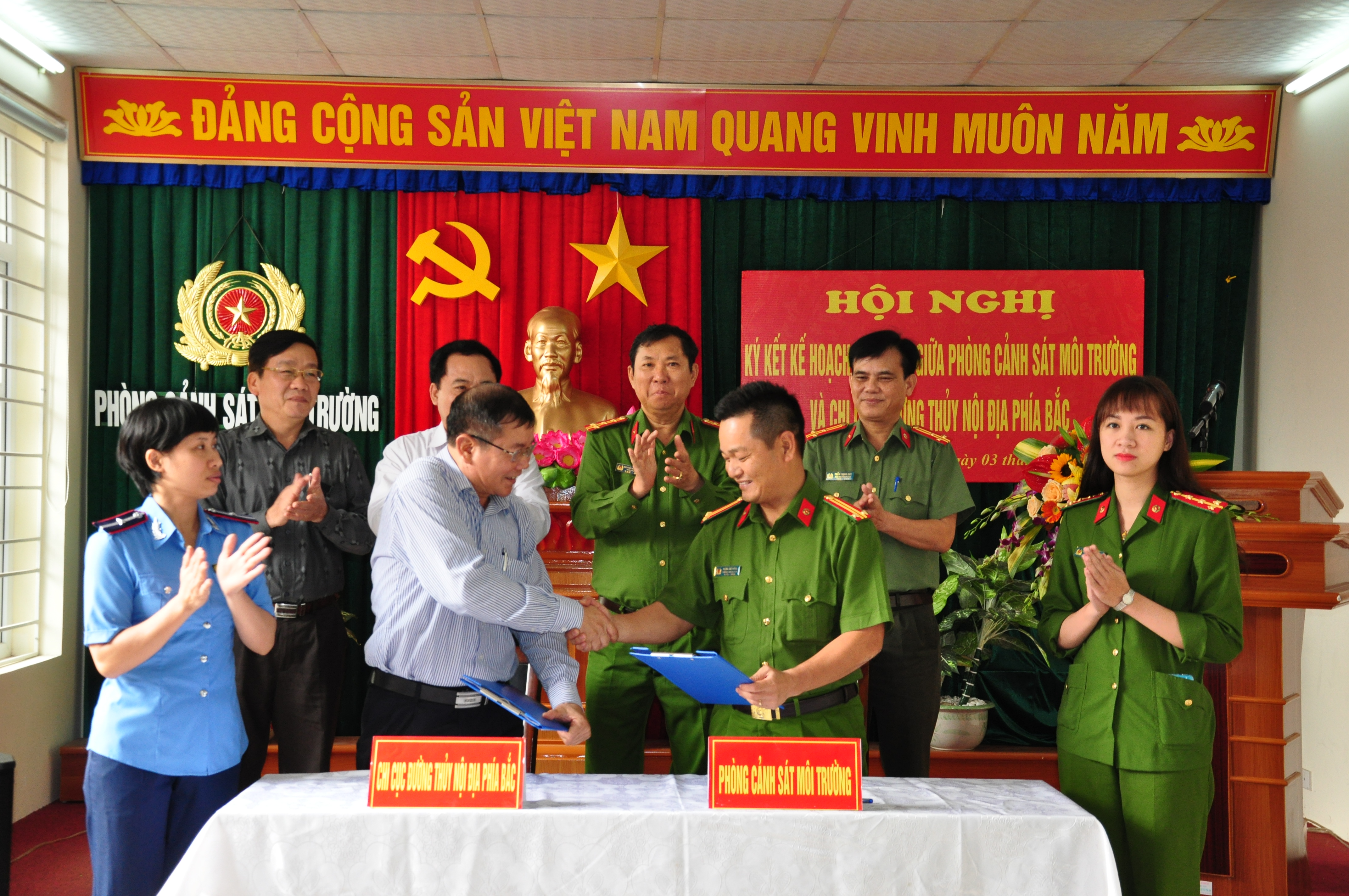 Phòng Cảnh sát môi trường và Chi cục Đường thủy nội địa phía Bắc ký kết kế hoạch phối hợp