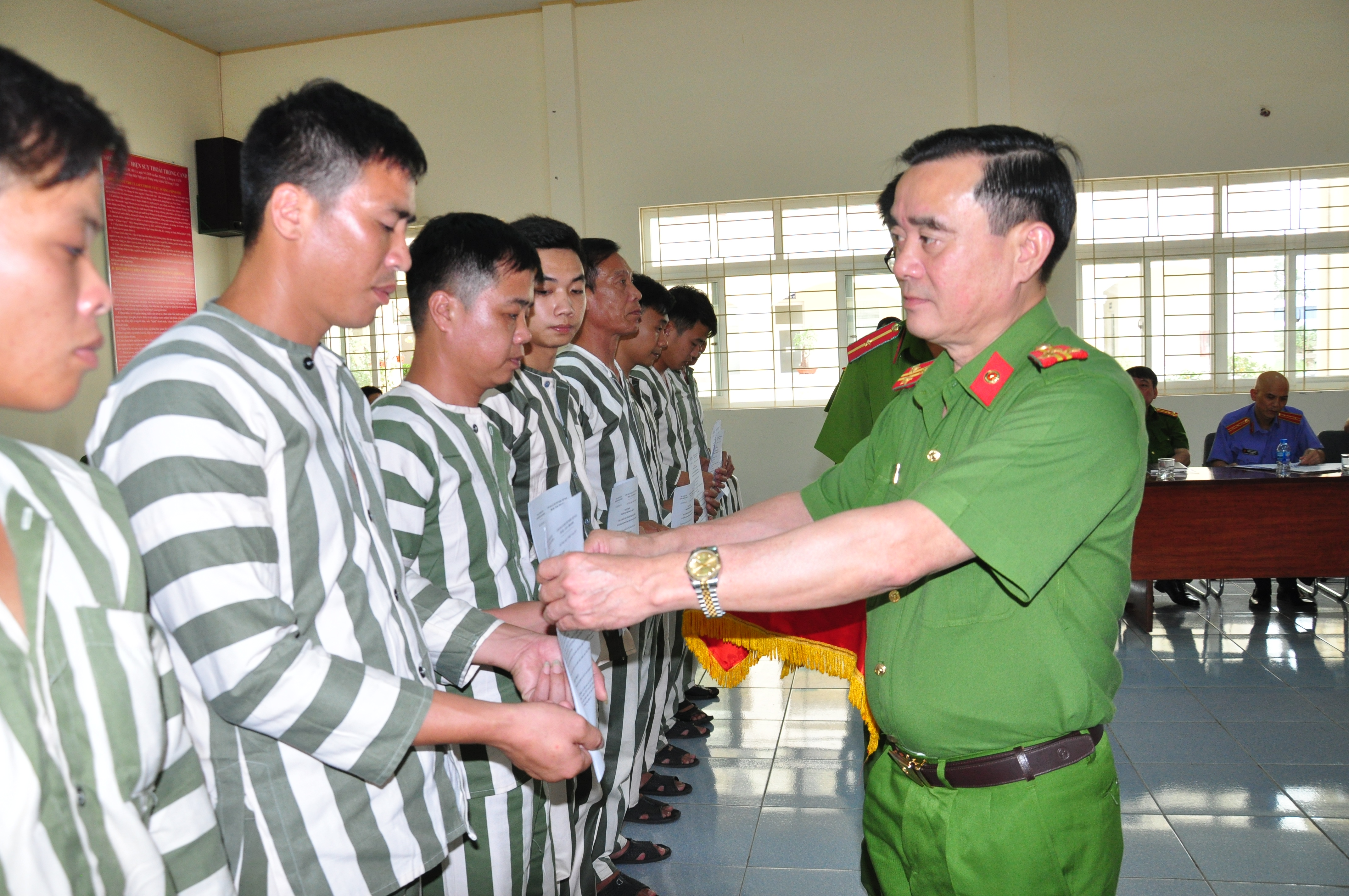 Phòng Cảnh sát thi hành án hình sự và hỗ trợ tư pháp: Giúp đỡ người chấp hành xong án phạt tù tái hòa nhập cộng đồng