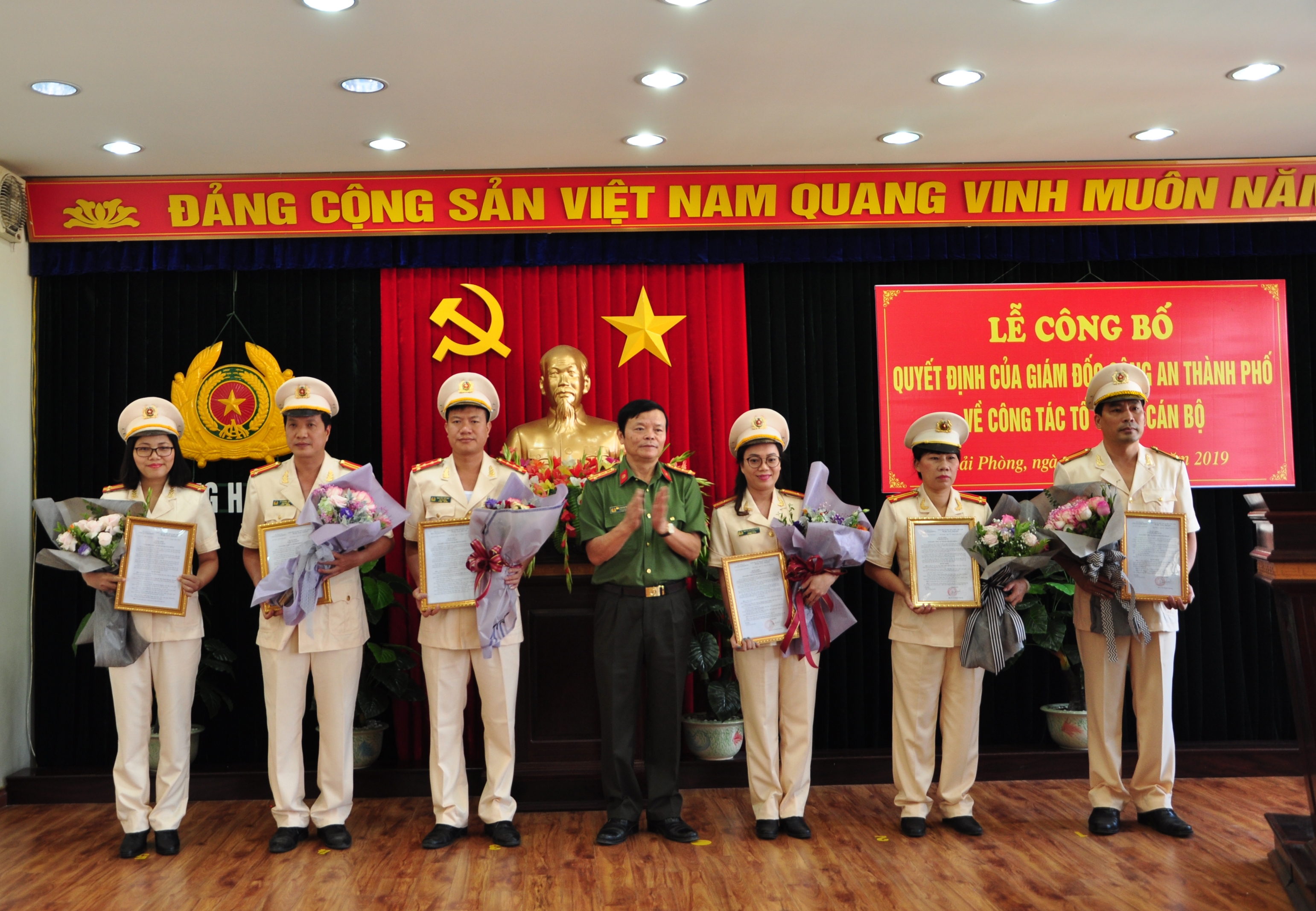 Phòng Hậu cần - CATP: Công bố quyết định công tác tổ chức cán bộ