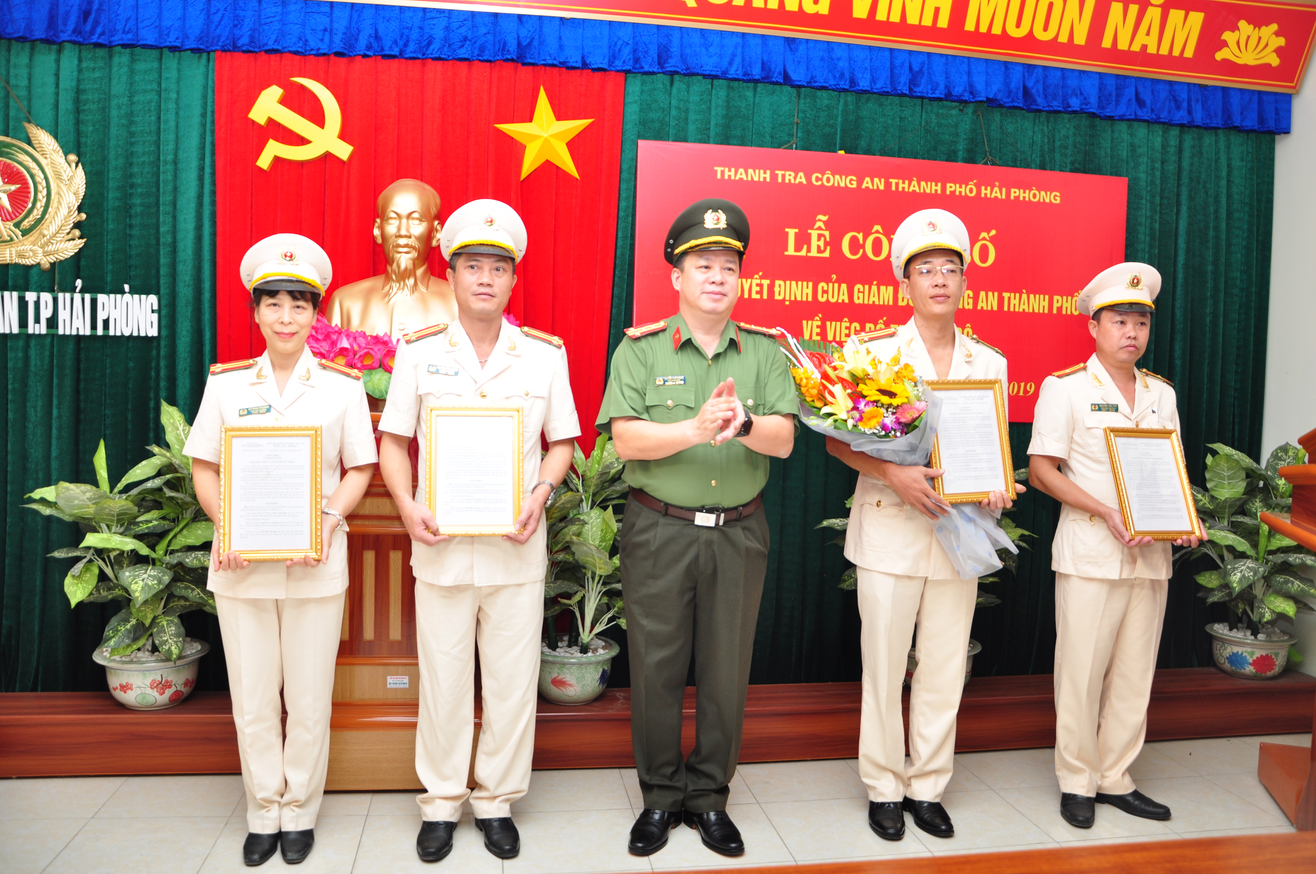 Phòng Thanh tra- CATP: Công bố quyết định công tác tố chức cán bộ