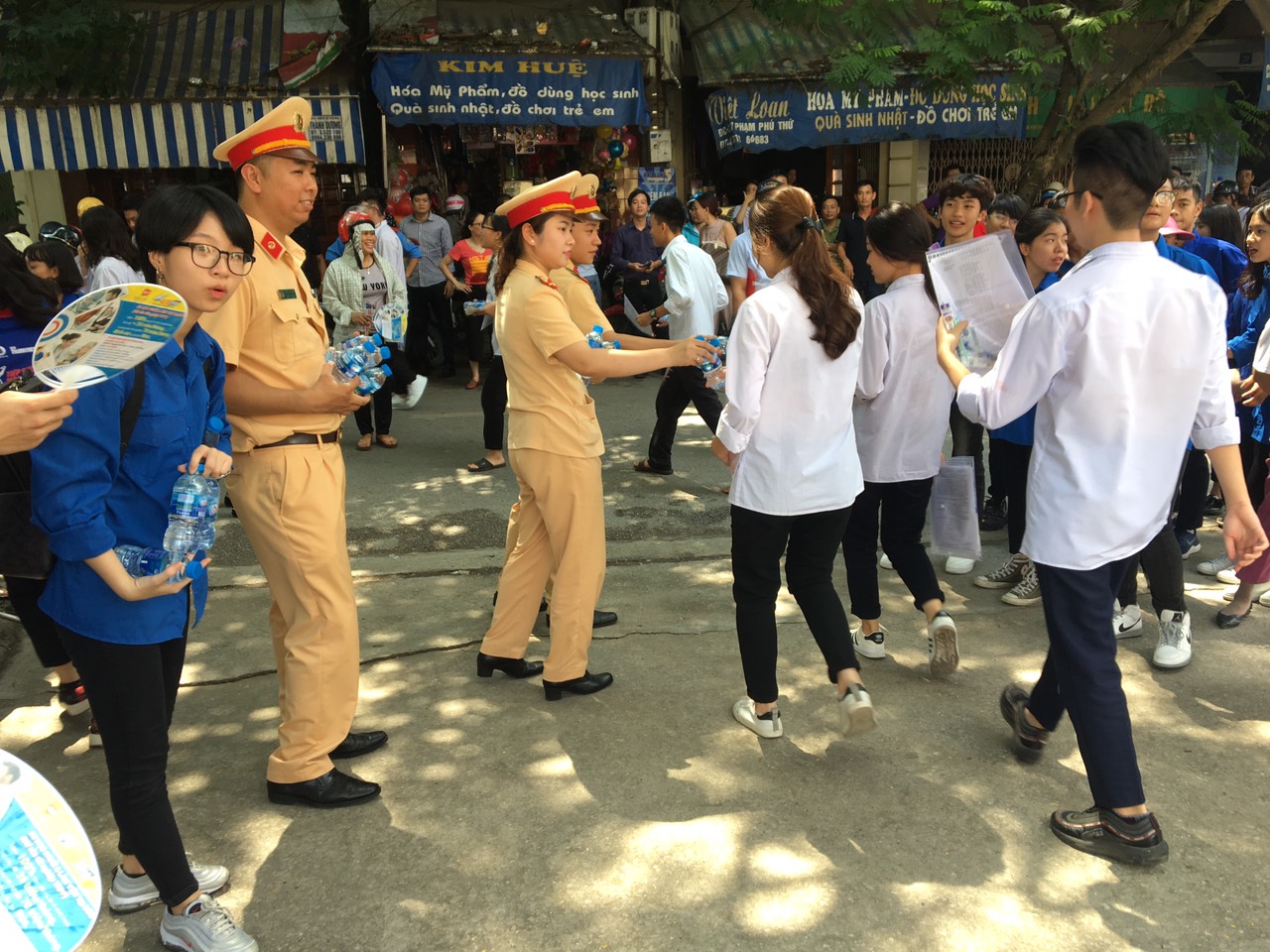 Phóng sự ảnh về lực lượng Công an thành phố Hải Phòng tiếp sức thi tốt nghiệp THPT quốc gia tại Hải Phòng năm 2019