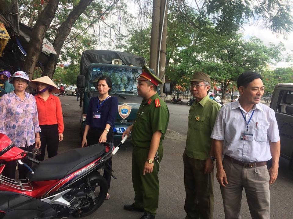 Phường Phạm Hồng Thái (quận Hồng Bàng): Ra quân lập lại trật tự đường hè vành đai chợ sắt