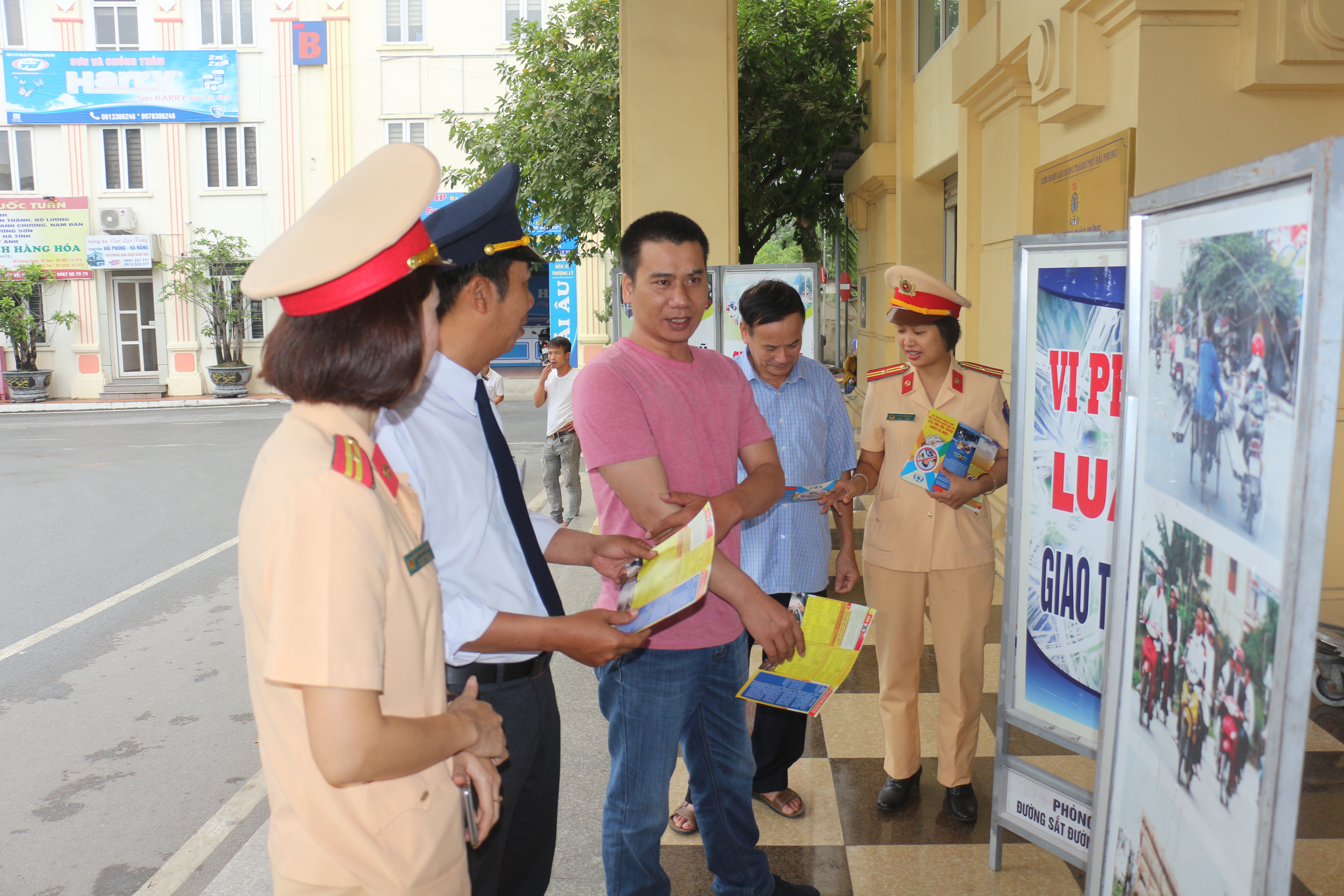 Tăng cường tuyên truyền kết hợp xử lý xe khách vi phạm TTATGT trên các tuyến đường