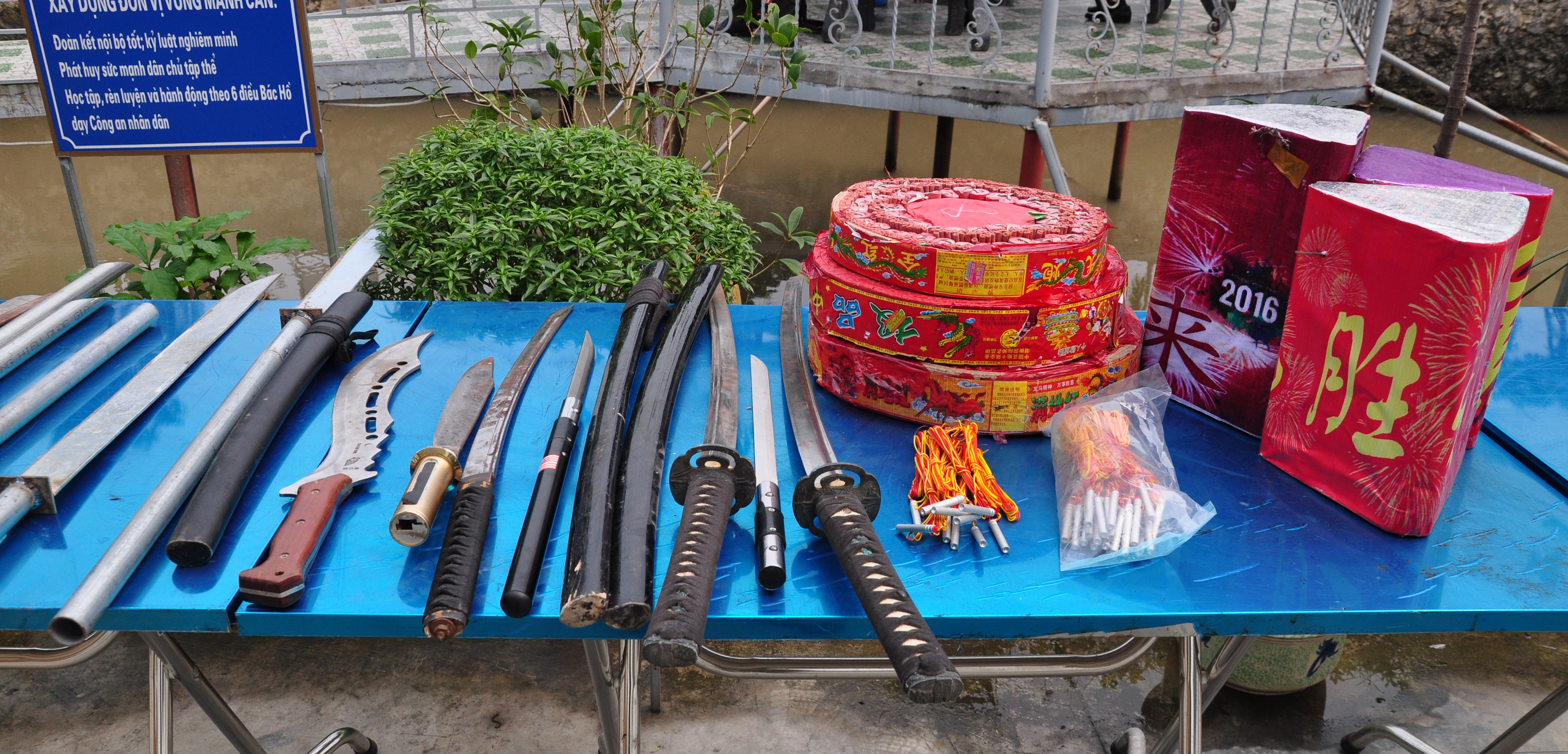 Thu hồi 2 quả bom, 7 mìn, 16 lựu đạn, 112 súng, 192kg thuốc nổ, 1.038 vũ khí thô sơ...