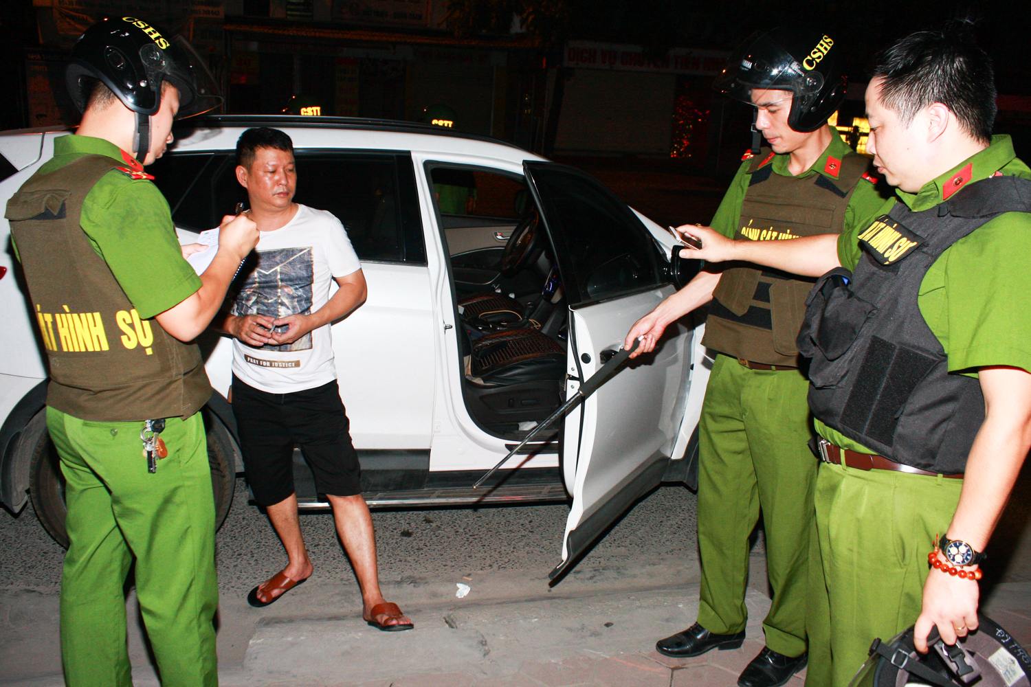 Thực hiện Mệnh lệnh số 01 của Giám đốc CATP: Lập chốt kiểm tra phương tiện, phát hiện xử lý hành vi vi phạm pháp luật  tại địa bàn quận Lê Chân, Hồng Bàng