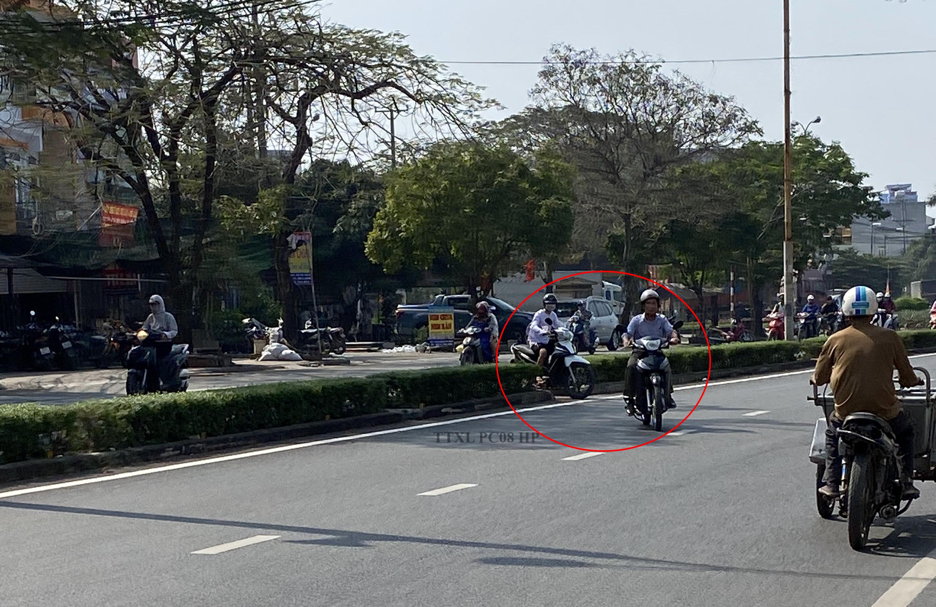 Tiềm ẩn nguy cơ TNGT từ những “điểm mở” trên đường Tôn Đức Thắng