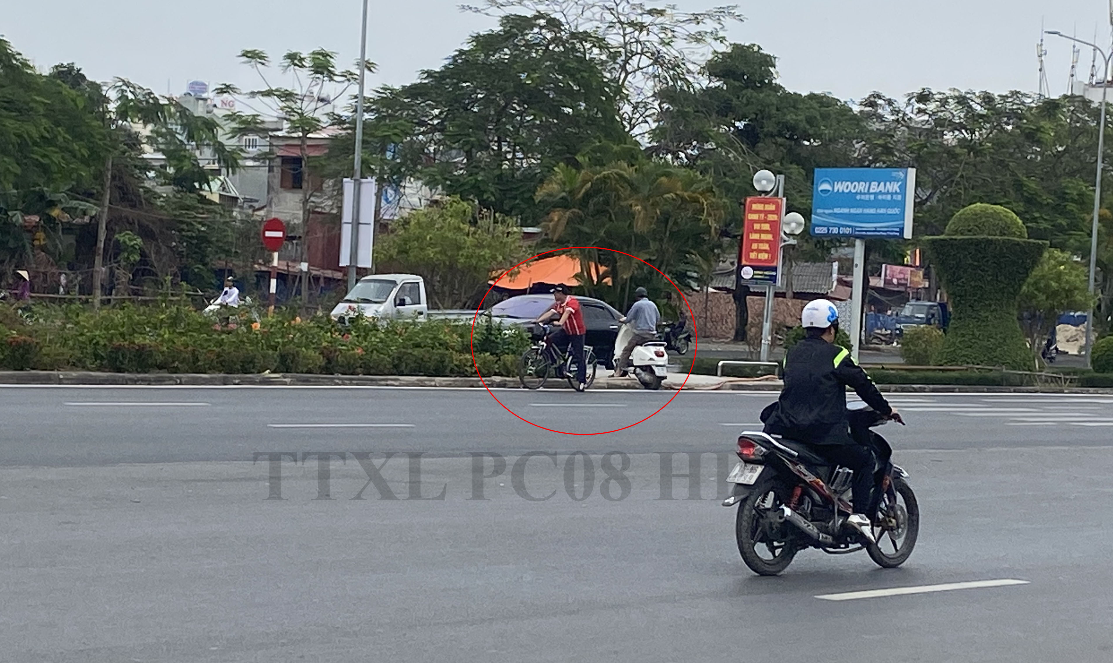 Tiềm ẩn nguy cơ tai nạn giao thông tại “điểm mở” tự phát trên  tuyến đường Lê Hồng Phong