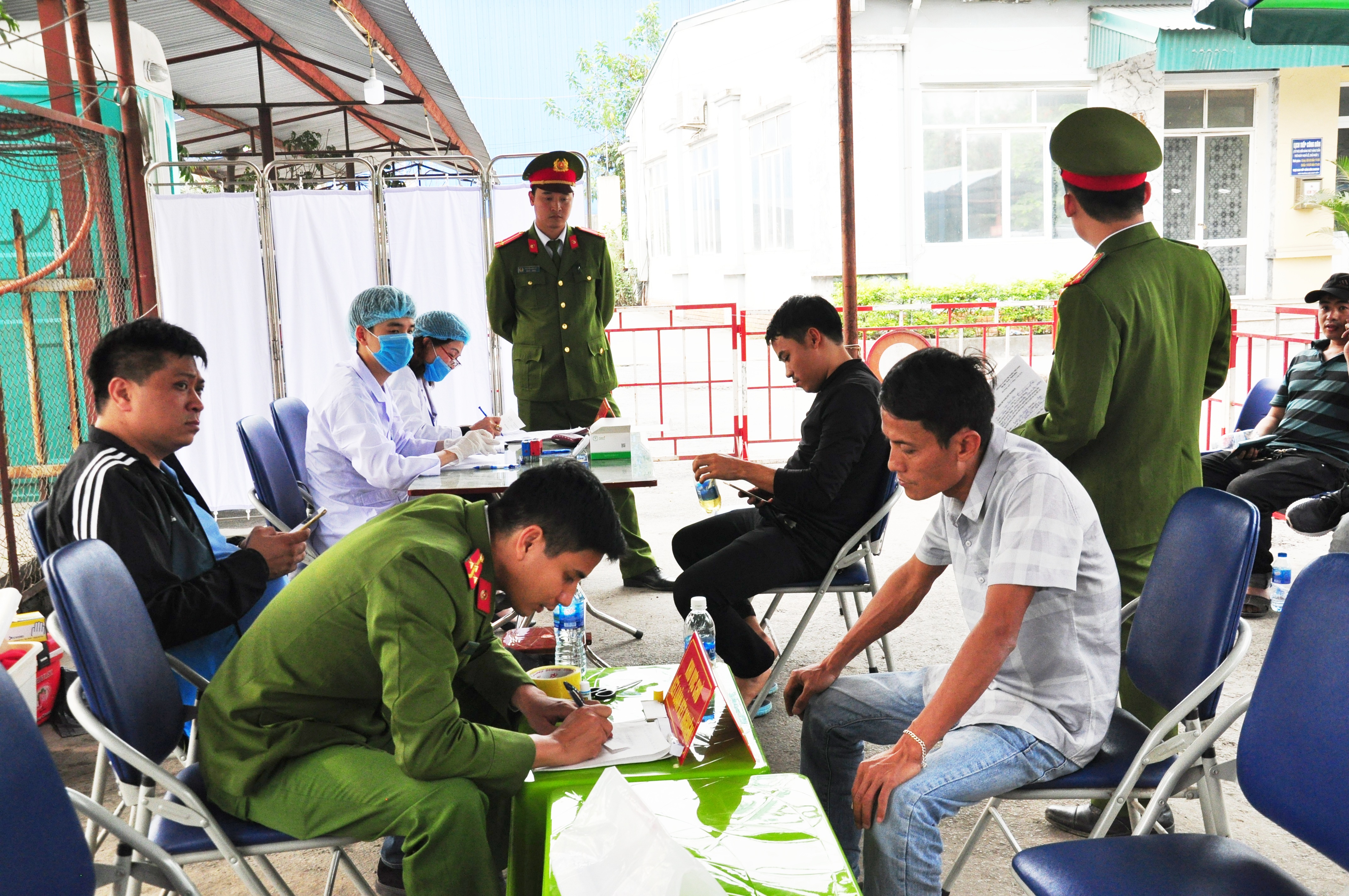 Tiếp tục tổng hiểm soát phương tiện cơ giới đường bộ