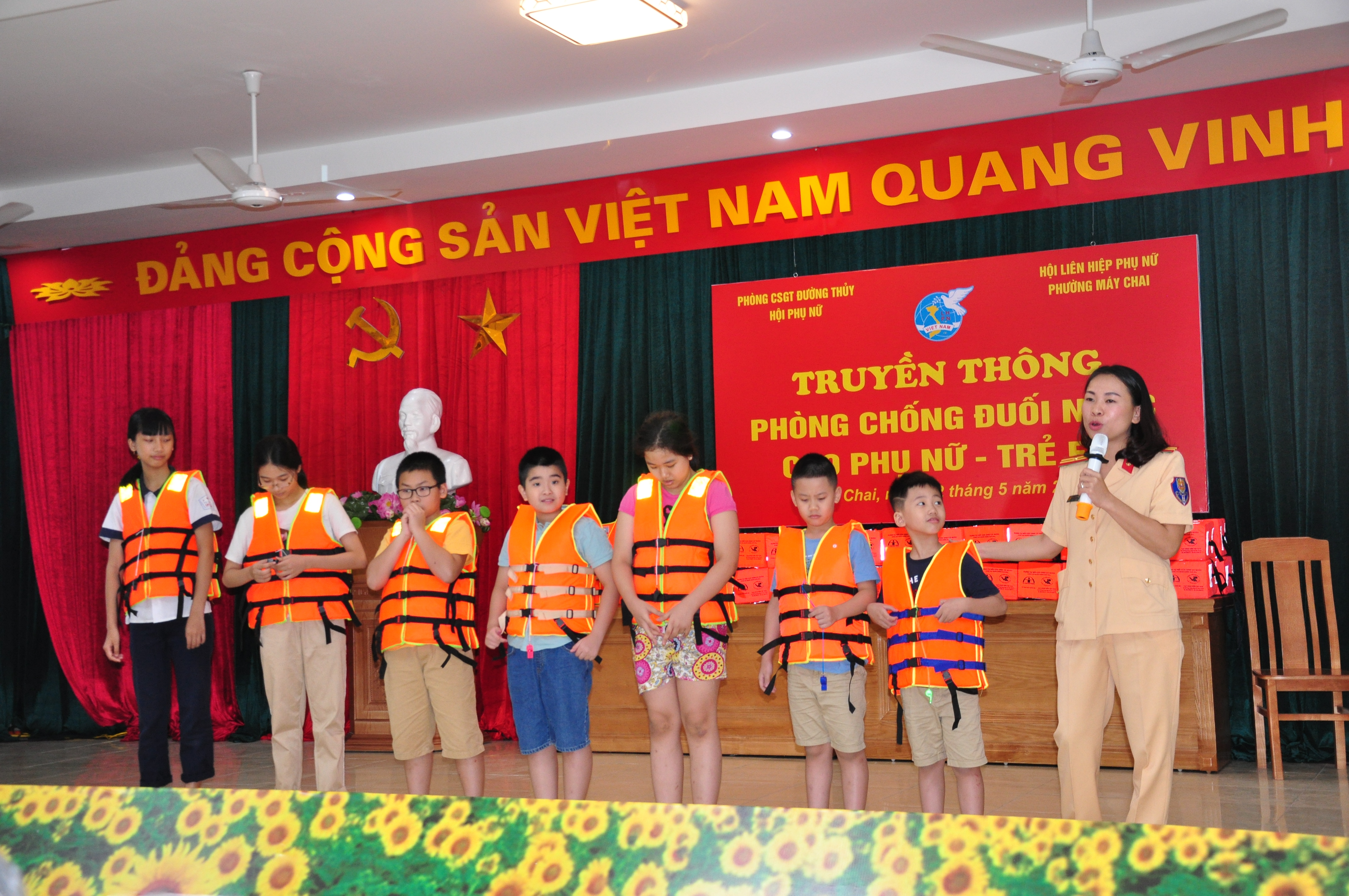  Tiếp tục thực hiện phần việc tuyên truyền, hướng dẫn cách phòng, chống đuối nước, thoát hiểm