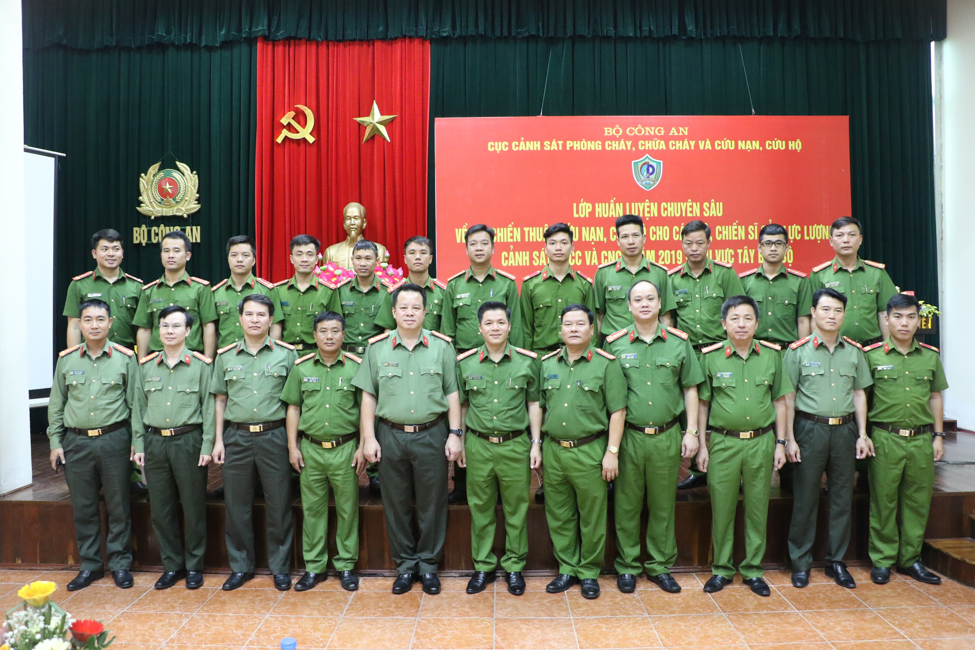 Tổng kết lớp huấn luyện chuyên sâu về kỹ, chiến thuật cứu nạn, cứu hộ và ứng phó sự cố thiên tai, tìm kiếm cứu nạn - Khu vực Tây Bắc Bộ