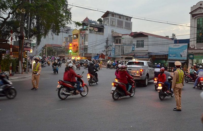 Ùn tắc giao thông cục bộ khu vực cầu Niệm trong giờ cao điểm - Nút thắt chưa lời giải?