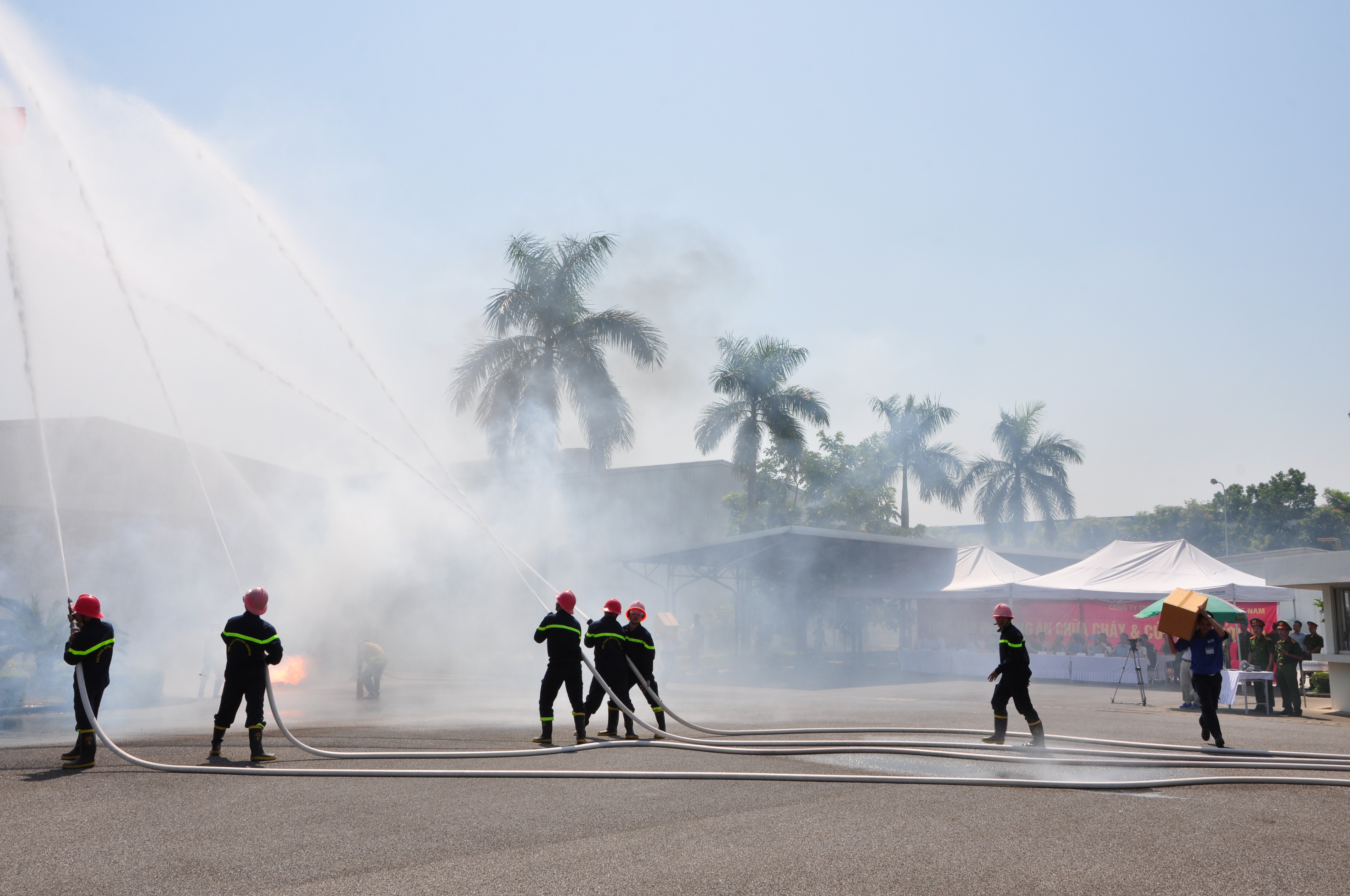 Ứng phó với sự cố cháy, nổ lớn nhà cao tầng, khu dân cư