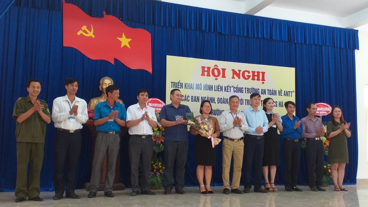 Xã Trân Châu triển khai mô hình “Cổng trường an toàn về ANTT