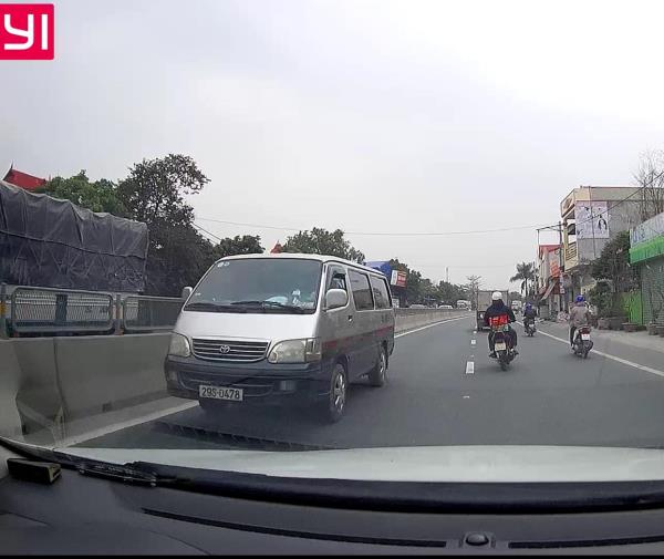 Xử phạt xe ô tô đi ngược chiều qua hình ảnh vi phạm do nhân dân cung cấp